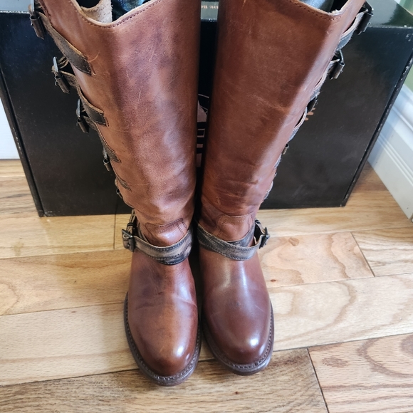 BNIB Freebird Remy Cognac Size 7 - Picture 1 of 3